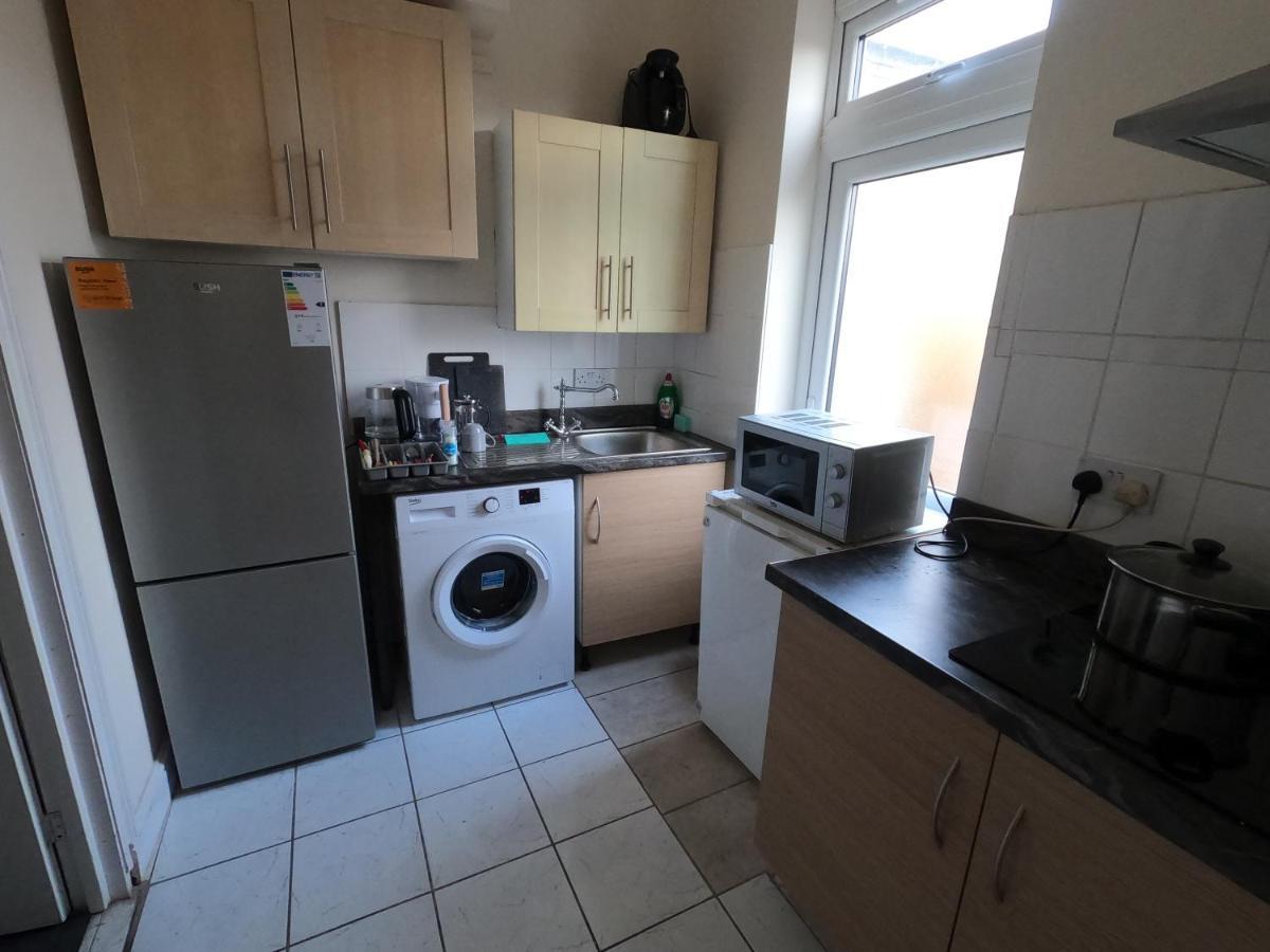 Upton Park - House Apartment London Bagian luar foto